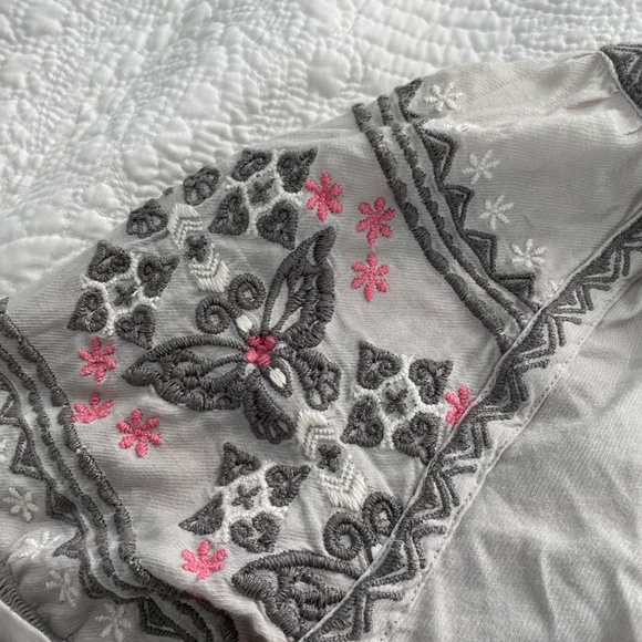 Beautiful Butterfly Blouse - Picture 3 of 3